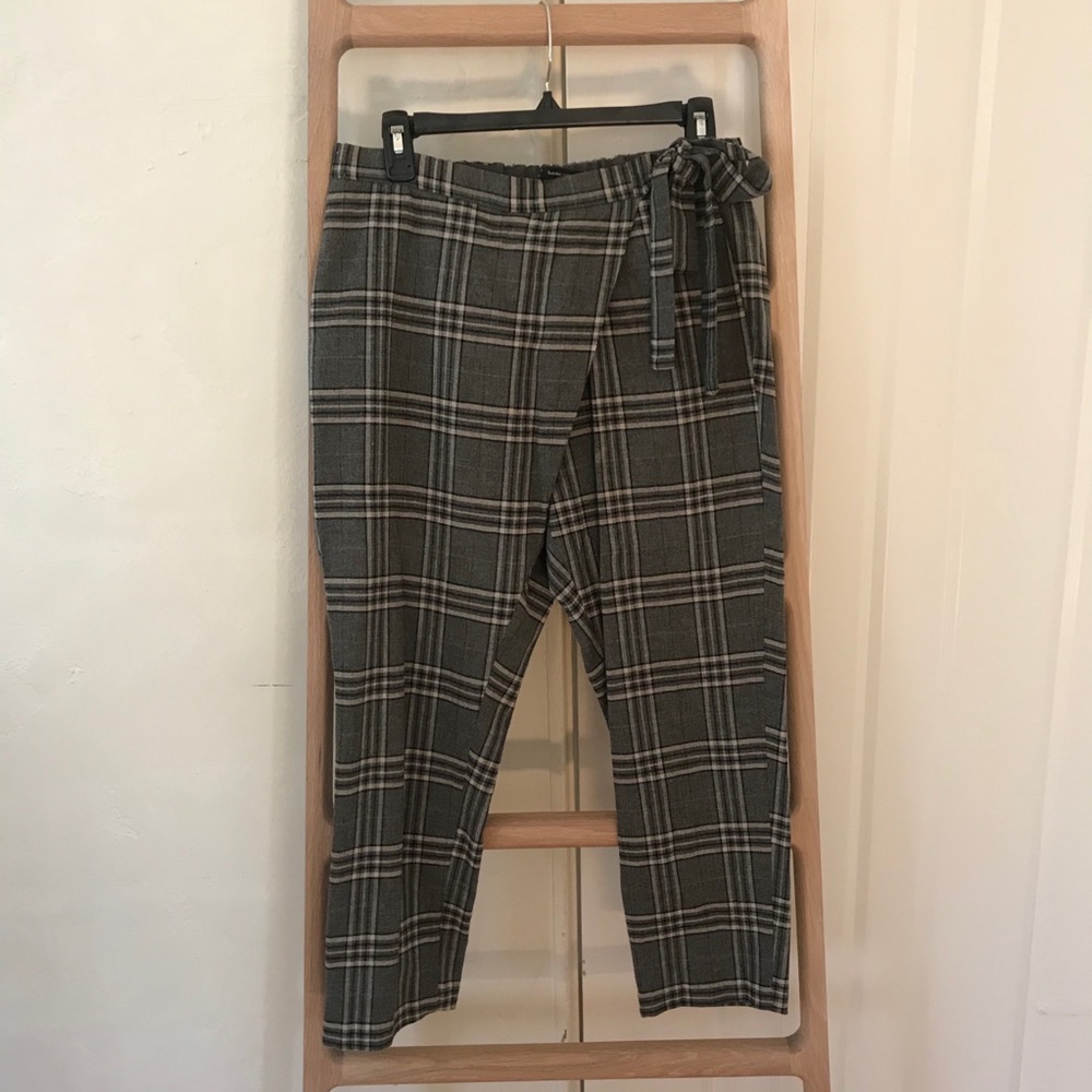 ZARA. Plaid Cropped Trouser. Size Small. 🖤